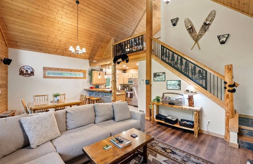 Snoqualmie Pass House | Snoqualmie Pass Cabin: Hot Tub, Sauna, Hike & Ski