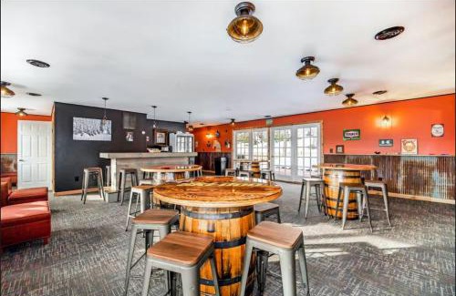 Wakefield Hotel | Snow Chasers Lodge