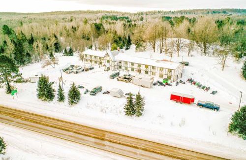 Wakefield Hotel | Snow Chasers Lodge