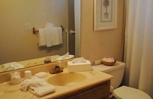 Big Bear Lake Hotel | Snow Lake Lodge - Heated Outdoor Pool and Hot Tub