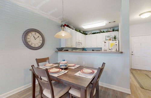 Calabash Condo | Snowbird-friendly condo with 2 outdoor pools, patio, & streaming- golfing nearby