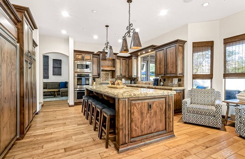Arabian Crest Villa | Snowbird-friendly home with private pool, hot tub, AC, pool table & grill