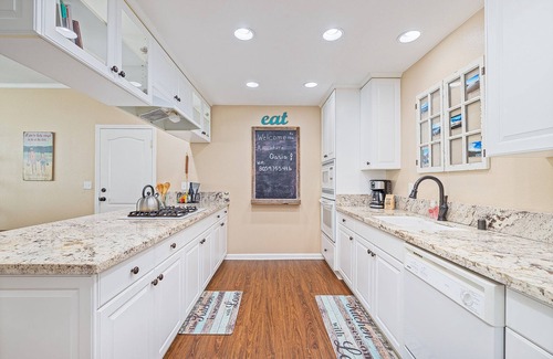 Bass Lake House | Snowbird-friendly retreat hot tub, pool, creek views ,wifi, grill, & fireplace
