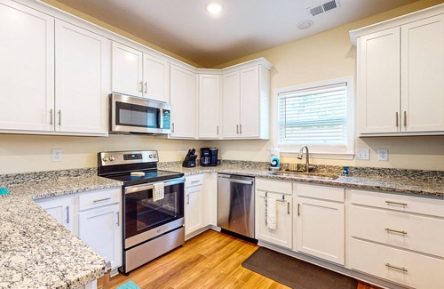 Myrtle Beach House | Snowbird-friendly home w/game room, patio, pool table, ping-pong, washer/dryer