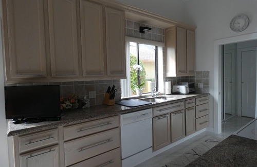 The Bluffs House | Snowbird Paradise at Jupiter's Upscale Bluffs, By Beach, 3/2 Sleeps 4-6