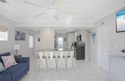 Marathon Villa | Snowbird Paradise: Last minute deal!