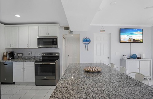 Marathon Villa | Snowbird Paradise: Last minute deal!