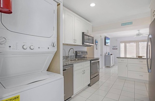 Marathon Villa | Snowbird Paradise: Last minute deal!