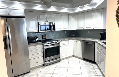 Hutchinson Island South Condo | Snowbird's Paradise - 2-bedroom Beachside Condo on Hutchinson Island