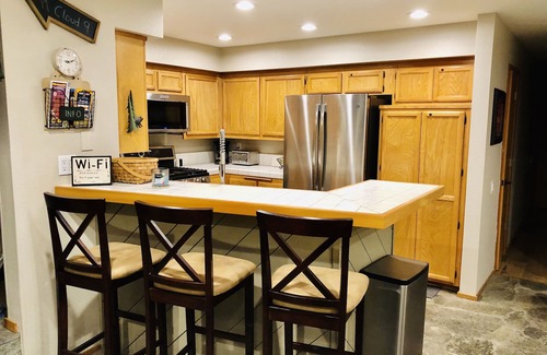 Mammoth Lakes Condo | Snowcreek IV Premier 2BR/2BA "Creekside Comfort Oasis" - Dog Friendly