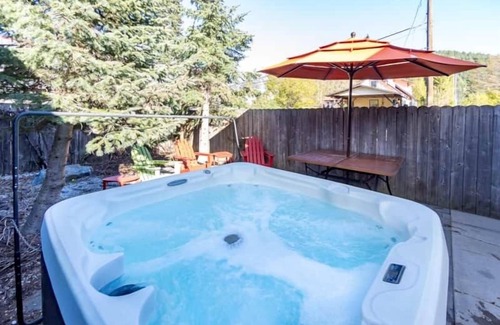 Leavenworth Condo | Snowcreek Suite - Cedar - ADA- Hot Tub - Kitchenette