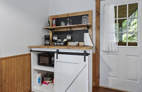 Logan Cottage | Snowdrop Cottage at The Inn & Spa at Cedar Falls