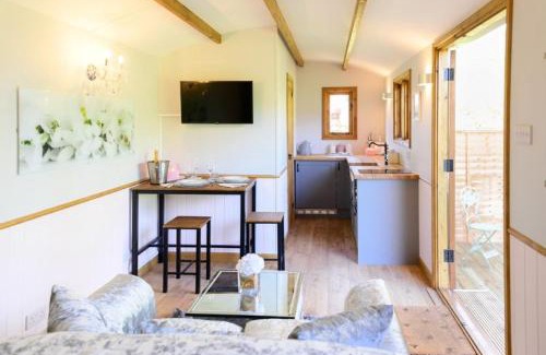 Alkborough House | Snowdrop Lodge