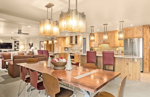 Snowmass Village Condo | Snowmass Mountain Views! Large Kitchen & Living Area, 2 Balconies, Parking, Pool & Outdoor Hot Tub