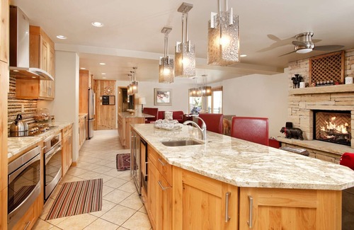 Snowmass Village Condo | Snowmass Mountain Views! Large Kitchen & Living Area, 2 Balconies, Parking, Pool & Outdoor Hot Tub
