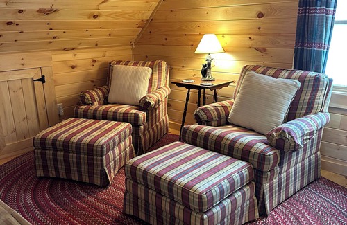 Colebrook Cabin | SNOWMOBILE Trail out the driveway - Cozy Cabin with Mountain Views & WiFi