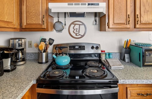 Warren Condo | Snowy Paradise Awaits: Walk to Sugarbush Mountain
