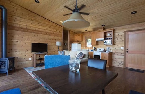 Friday Harbor Hotel | Snug Harbor Resort and Marina - One Bedroom Waterfront Suite