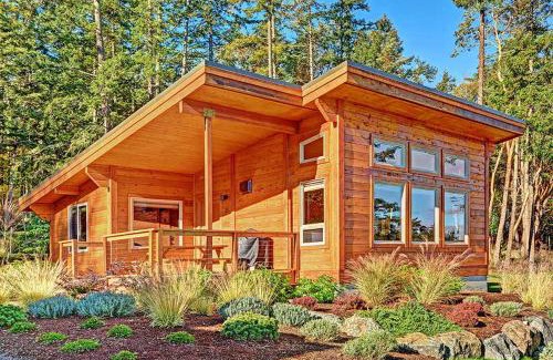 Friday Harbor Ski Chalet | Snug Harbor Resort and Marina
