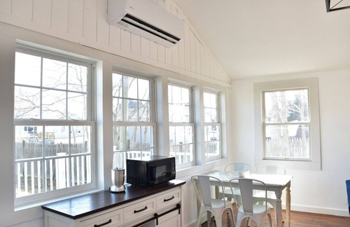 Snug Harbor Cottage | Snug Harbor Waterfront Cottage Pet Friendly