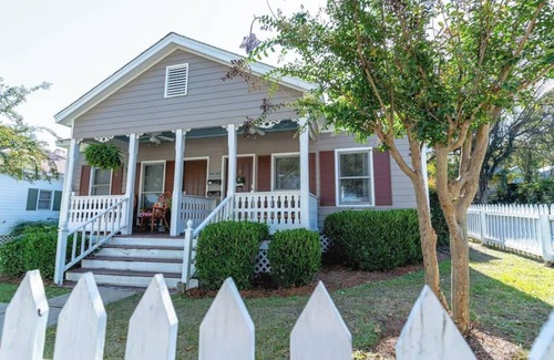 Montgomery Apartment | Snug Stay in Cottage Hill | Pet-Friendly 1BR Apt