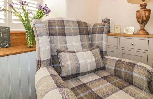 Delabole Cottage | SNUGGLERS' COTTAGE, pet friendly, with open fire in Delabole