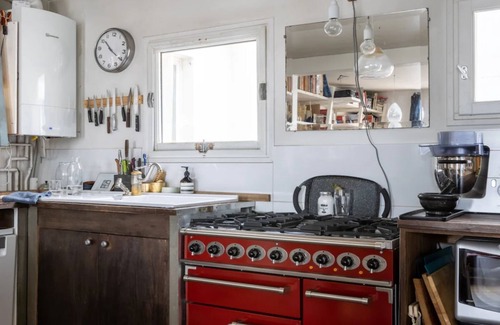 Montmartre Apartment | Soak 360 degree views of Sacre-Coeur& next To the most famous Rue des Abbesses