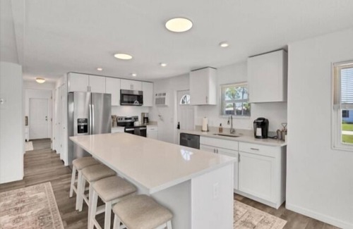 Grove City House | Soak up Florida Sunshine & be just 5 minutes to the beach! Affordable Luxury