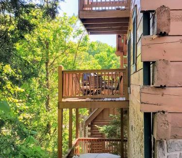 Pigeon Forge House | Soaring Eagle Family Cabin w Resort Pool Daily Free Tickets