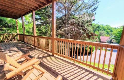 Pigeon Forge House | Soaring Eagle Family Cabin w Resort Pool Daily Free Tickets