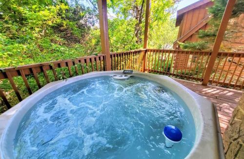 Pigeon Forge House | Soaring Eagle Family Cabin w Resort Pool Daily Free Tickets