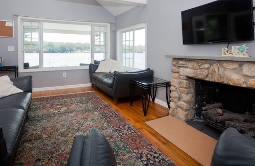 Montville Cottage | Social Distancing Escape on Oxoboxo Lake! Waterfront!!