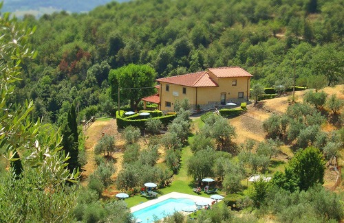 Loro Ciuffenna Apartment | "Soffitta" farmhouse apt, swim pool, pvt garden, stunning view, very peaceful
