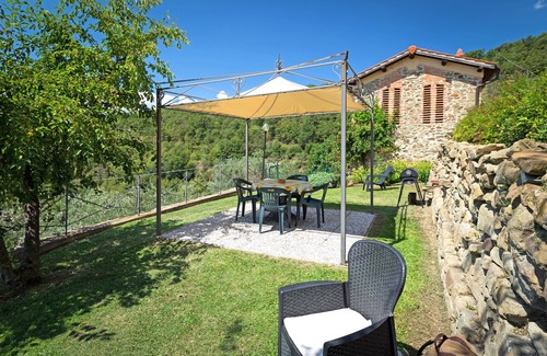Loro Ciuffenna Apartment | "Soffitta" farmhouse apt, swim pool, pvt garden, stunning view, very peaceful