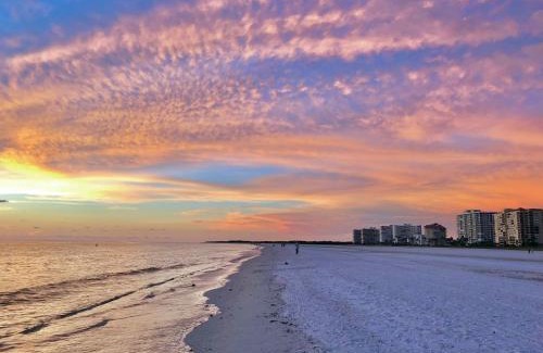 Marco Island House | Soft, Sandy Beaches I Long Views from Premiere Over-sized Balcony!