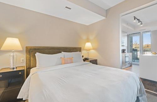 Centretown West Apartment | SOHO Residences Champagne