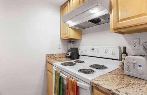 Capitol Hill Apartment | Sojourn Cap. Hill Bliss w/Sunroom & Front Patio