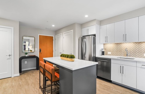 North Rosslyn Apartment | Sojourn Rosslyn Gym Pool Rooftop & Free Parking