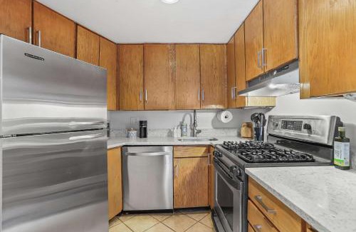 Dupont Circle Apartment | Sojourn Top-tier Walk Score by Chic Local Eateries