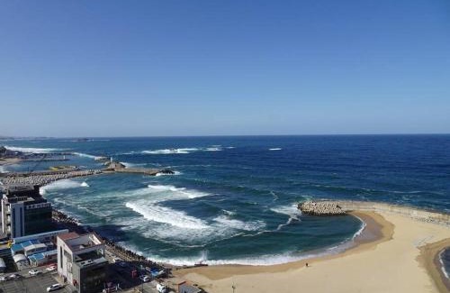 Sokcho Apartment | Sokcho beach sunrise ocean view(Summit Bay 14F)