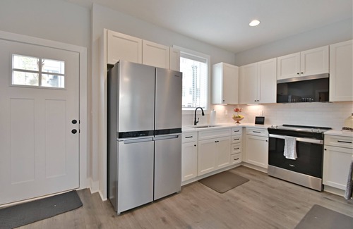 Knoxville House | SoKno Retreat Luxe 3 BR 3.5 BA city and river view