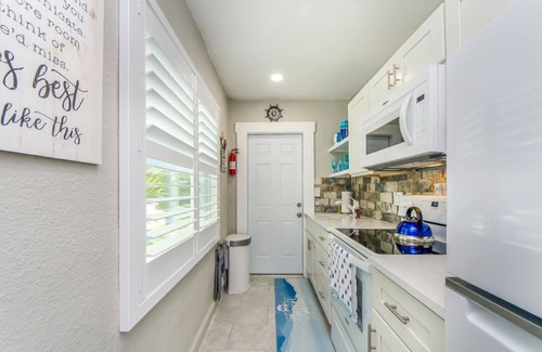 Independence Square Cottage | SOL Cottage, Best Experience in IRB, new AC, totally remodeled, free parking