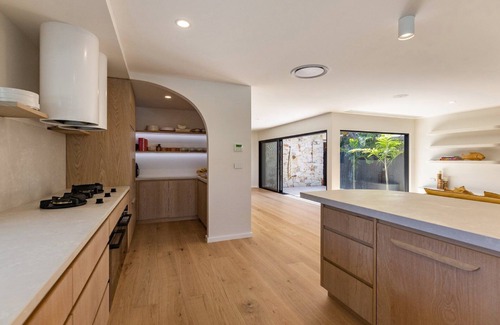 North Avoca House | SOL HOUSE NORTH AVOCA - MIXING MEDITERRANEAN WITH COASTAL - 0NLY 50M TO BEACH
