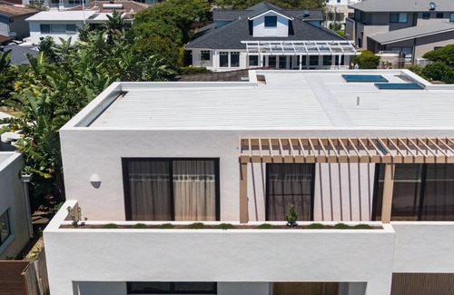 North Avoca House | SOL HOUSE NORTH AVOCA - MIXING MEDITERRANEAN WITH COASTAL - 0NLY 50M TO BEACH