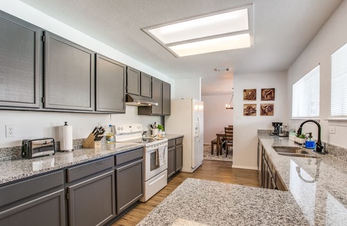 West San Antonio House | Solar Oasis: Pool, Waterfall, Jacuzzi & Salu Spa