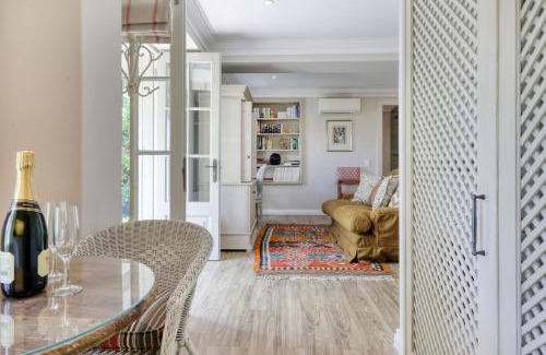 Cape Town City Centre Apartment | Solar Power French Country Cottage on Table Mountain