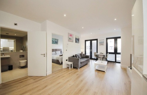 Barnt Green Apartment | Solihull Modern Apartments - Seven Stays