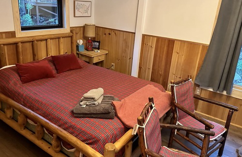 Lyons Cabin | Solitude-Cabin C: Riverside 1 Bdrm+/Private Deck & Fire Pit/40 mins From Boulder