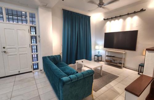 Downtown George Town House | Solok Burma Vacation Home @ Gurney Penang