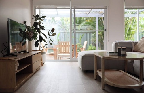 Shoal Bay Cottage | Som House 2! Spacious Villa in the heart of Shoal Bay